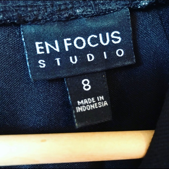 GONE - Sleeveless Sheath Dress - Picture 5 of 6